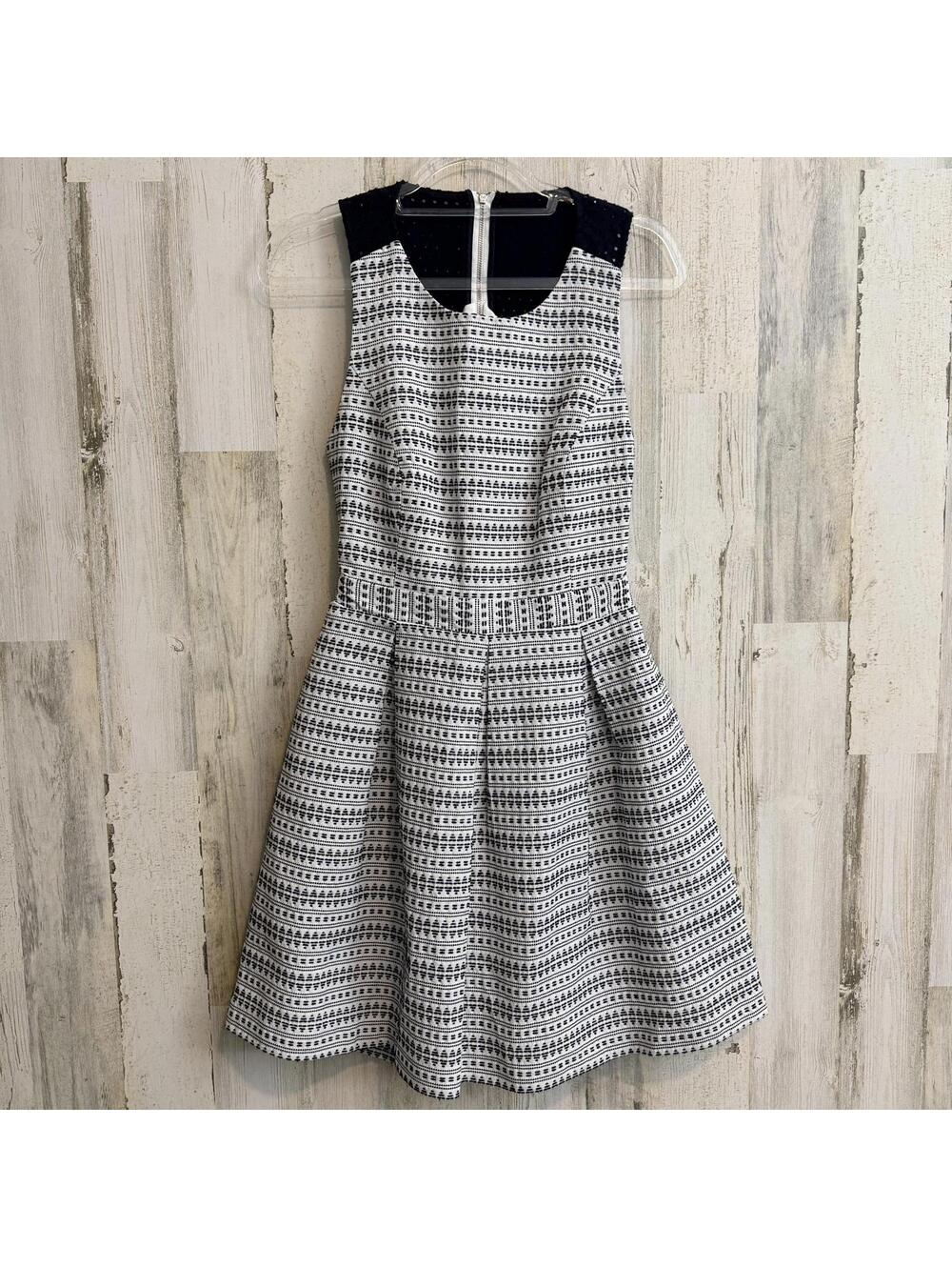 Trina Turk Women Size 10 Navy White Fit Flare Sleeveless Dress - Picture 2 of 15